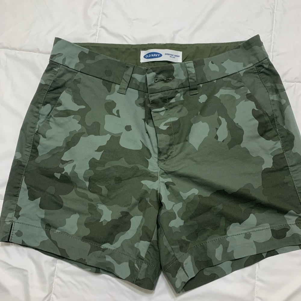 Old navy size 4 camouflage shorts